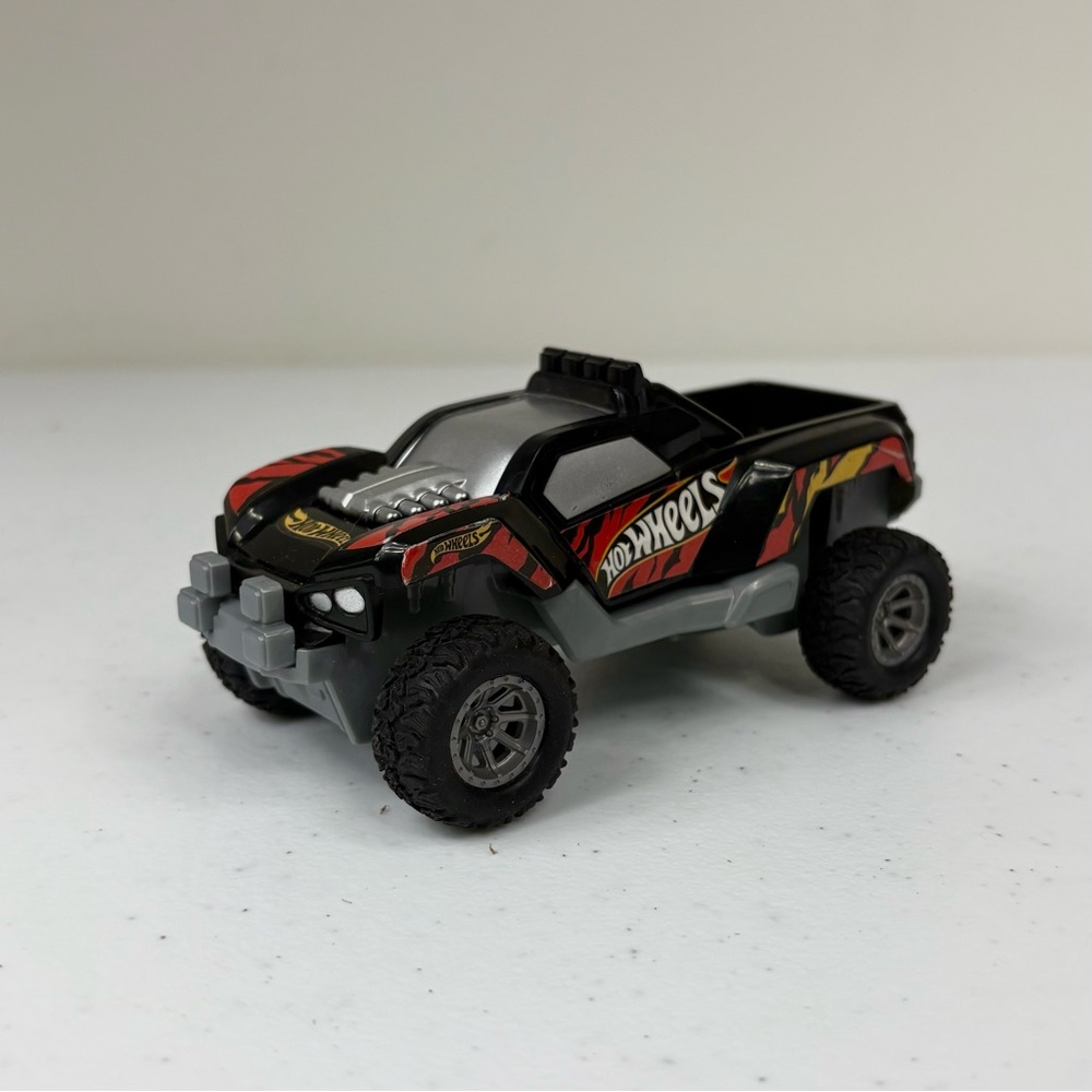 Hot Wheels Pullback Fast Racers Black Monster Truck